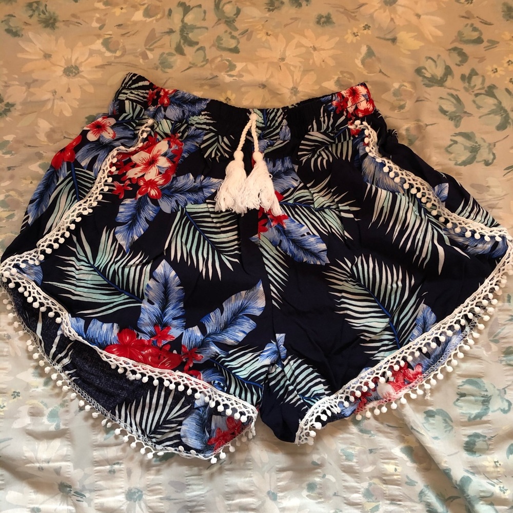 Hawaiian floral shorts with tassel